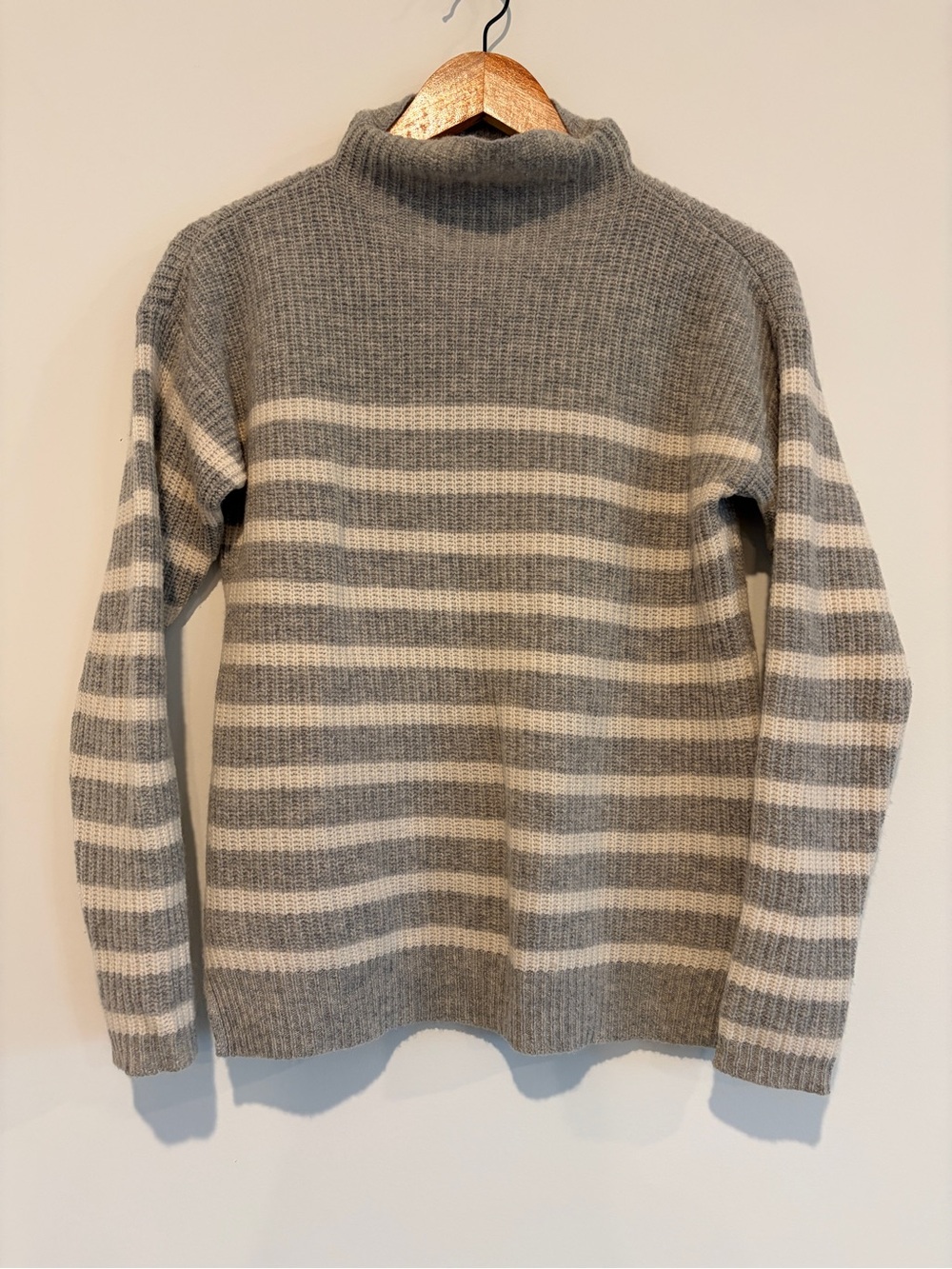 Ann Taylor Size XS Grey White Striped Wool Cashmere Blend Mock Neck Sweater Knit